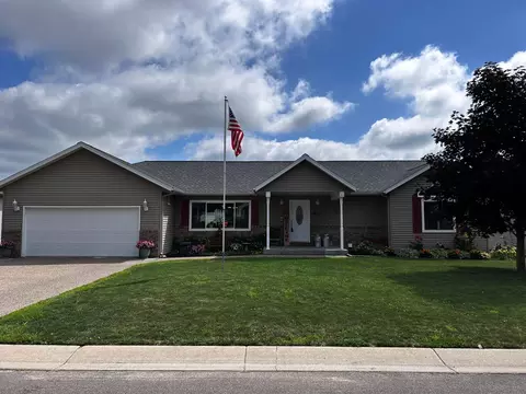 545 5th St NE, Plainview, MN 55964