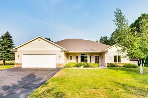 34595 Lanesboro Ct, North Branch, MN 55056