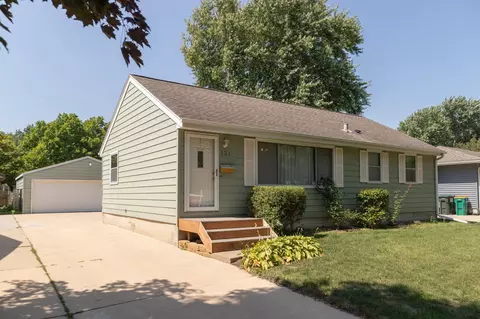 131 36th Ave NW, Rochester, MN 55901