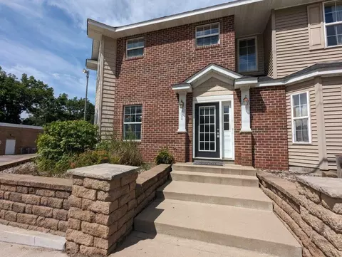 700 Stillwater Rd, Willernie, MN 55090