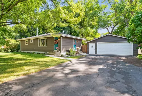6521 Elmwood Dr, Rockford, MN 55373