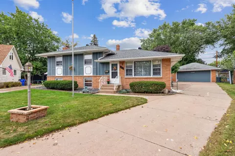 2220 Berland Pl, Saint Paul, MN 55119