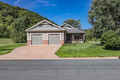 528 Cottonwood Cir, Lake City, MN 55041