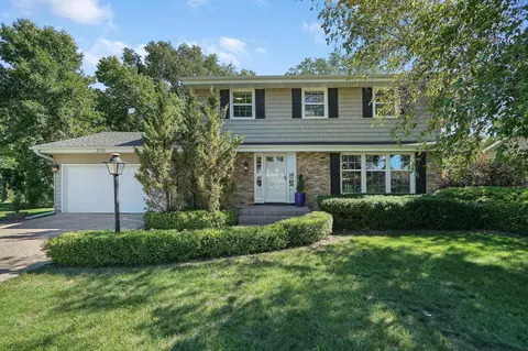 3770 Pilgrim Ln N, Plymouth, MN 55441