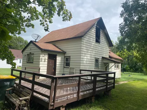 113 3rd St SW, Renville, MN 56284