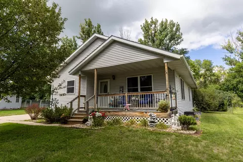 304 Vos Park Dr NW, Willmar, MN 56201