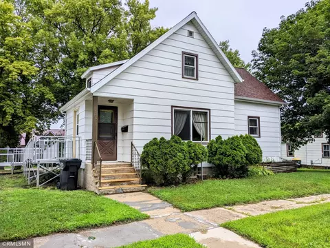 115 1st St SW, Fairfax, MN 55332