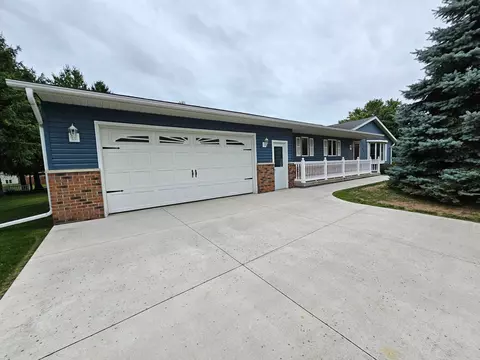 900 E 13th St, Saint Charles, MN 55972