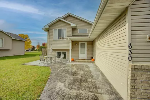 630 Morrison Ave S, Annandale, MN 55302