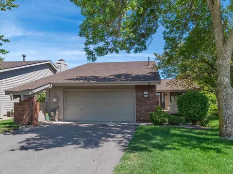 9525 Woodbridge Rd, Bloomington, MN 55438