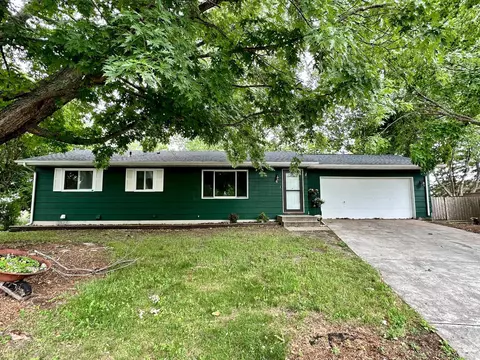 6 Center Cir, Monticello, MN 55362