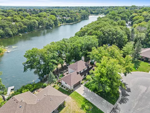 1289 Karth Lake Cir, Arden Hills, MN 55112