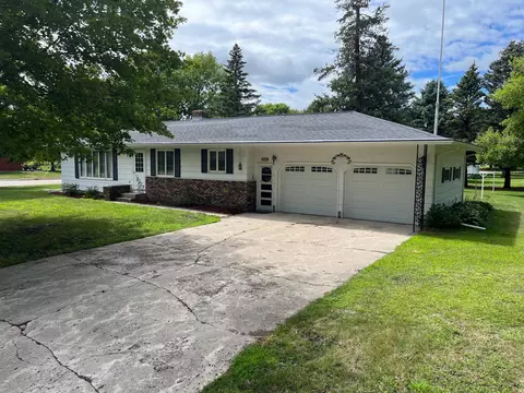 122 2nd St SW, Renville, MN 56284