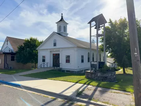 302 Spruce St, Tower, MN 55790