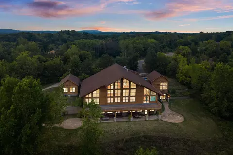 893 Crane Hill Trl, Hudson, WI 54016