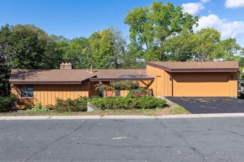 8772 Walton Oaks Dr, Bloomington, MN 55438