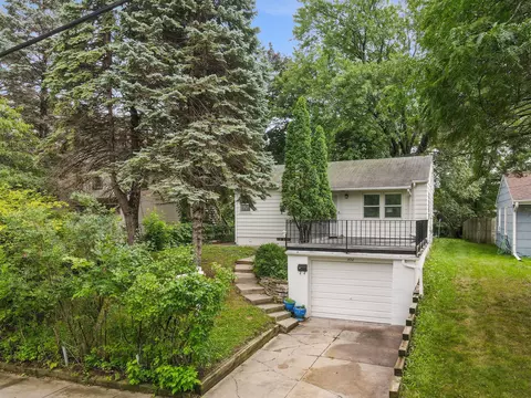 302 Arlington Ave W, Saint Paul, MN 55117