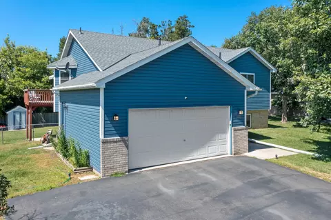 2220 Grafton Ave N, Oakdale, MN 55128