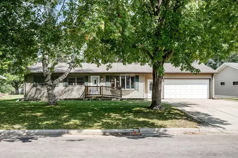 1216 4th Ave SE, Howard Lake, MN 55349