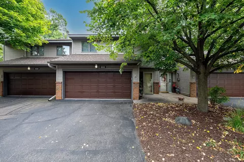 633 Dorland Rd S, Maplewood, MN 55119