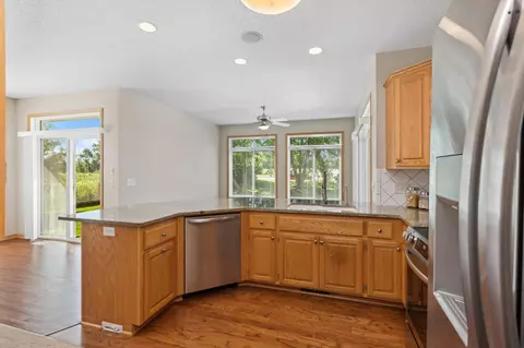 2204 Liberty Ln, Eagan, MN 55122 photo 5