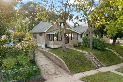 1085 Farrington St, Saint Paul, MN 55117