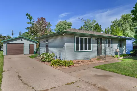 865 7th St SW, Pine City, MN 55063