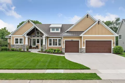 9710 Sky Ln, Eden Prairie, MN 55347