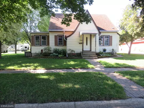 1120 15th St E, Glencoe, MN 55336