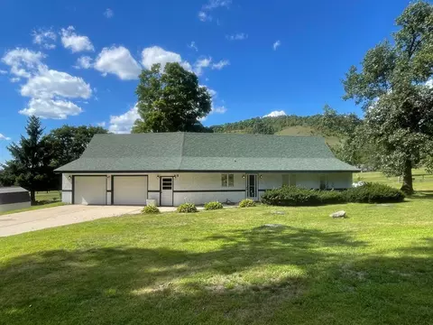 5906 Country Club Rd, Houston, MN 55943