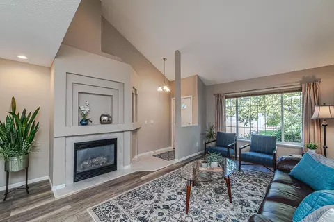 15655 25th Cir N #B, Plymouth, MN 55447