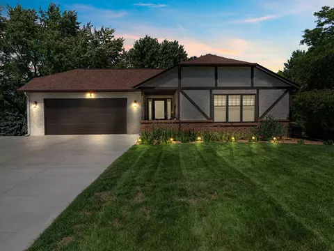 1400 W 107th St, Bloomington, MN 55431