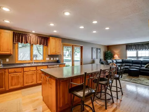1400 W 107th St, Bloomington, MN 55431 photo 17