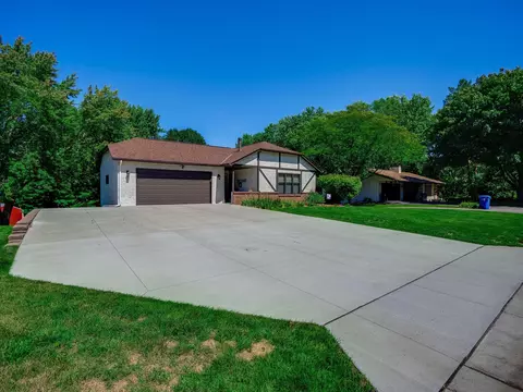 1400 W 107th St, Bloomington, MN 55431 photo 4