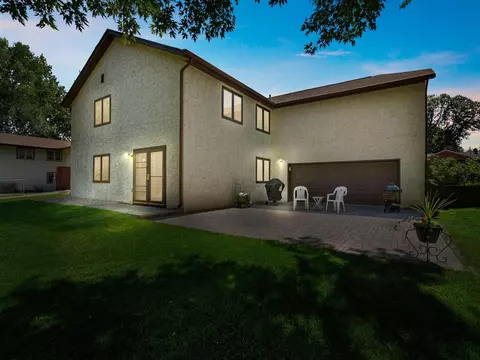 1400 W 107th St, Bloomington, MN 55431 photo 2