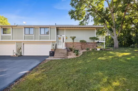 6941 Macbeth Cir, Woodbury, MN 55125