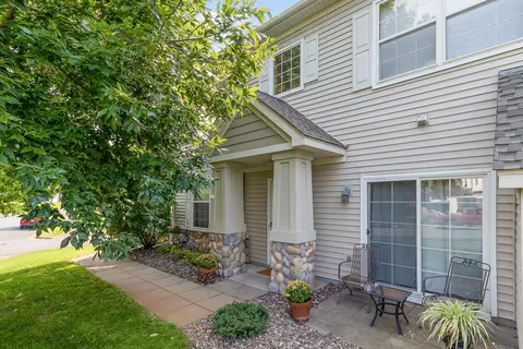 1872 Bluestem Ln, Shoreview, MN 55126