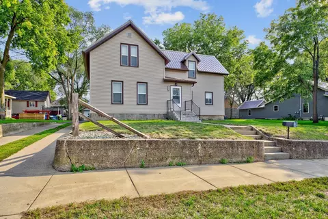 521 8th St NW, Faribault, MN 55021