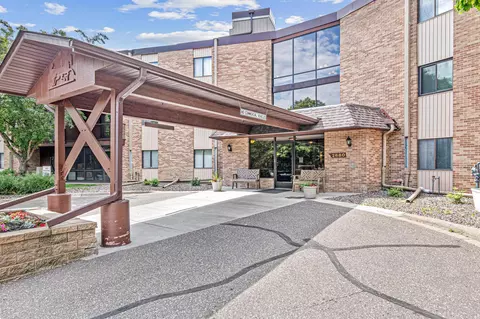2680 Oxford St N #111, Roseville, MN 55113
