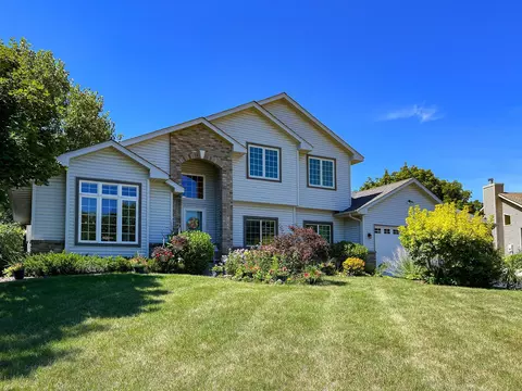 1039 Dorland Rd S, Maplewood, MN 55119