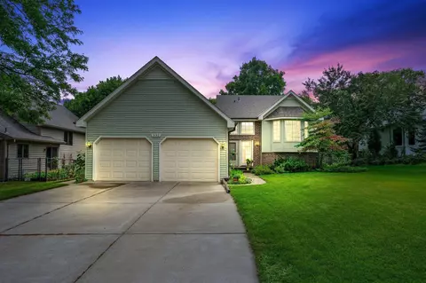 332 Long Lake Ct, Shoreview, MN 55126