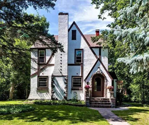516 S Oak St, Fergus Falls, MN 56537