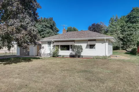 1870 Aglen St, Roseville, MN 55113