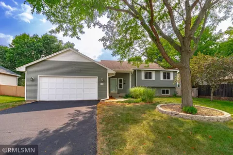 1058 Boston Hill Rd, Eagan, MN 55123
