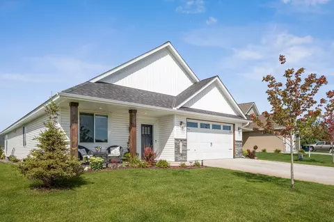 31633 Newport Curv, Lindstrom, MN 55045