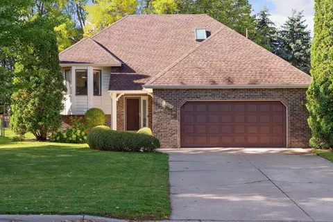 1232 Limestone Dr S, Shakopee, MN 55379