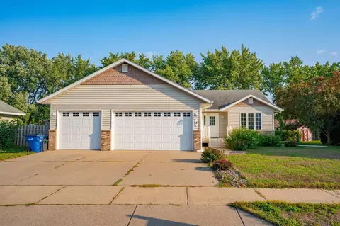 8 Joseph Ct, Saint Cloud, MN 56303