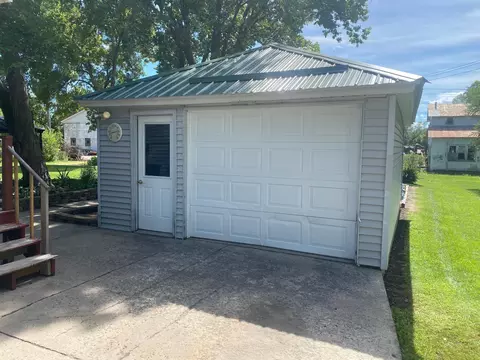 211 2nd St E, Morgan, MN 56266 photo 4