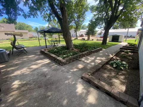 211 2nd St E, Morgan, MN 56266 photo 3