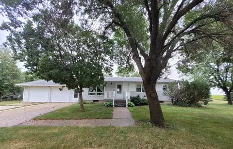 842 180th Ave, Woodstock, MN 56186